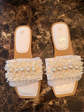 NEW Women’sWhite Faux PearlEmbellished Slide SandalsSquareToe Flat Slip-On Size6